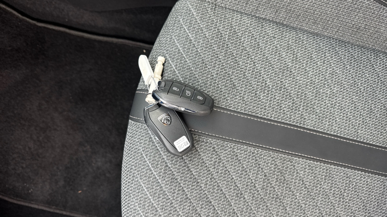 Peugeot 208 1.2 PureTech 100 Allure 5dr Petrol Hatchback